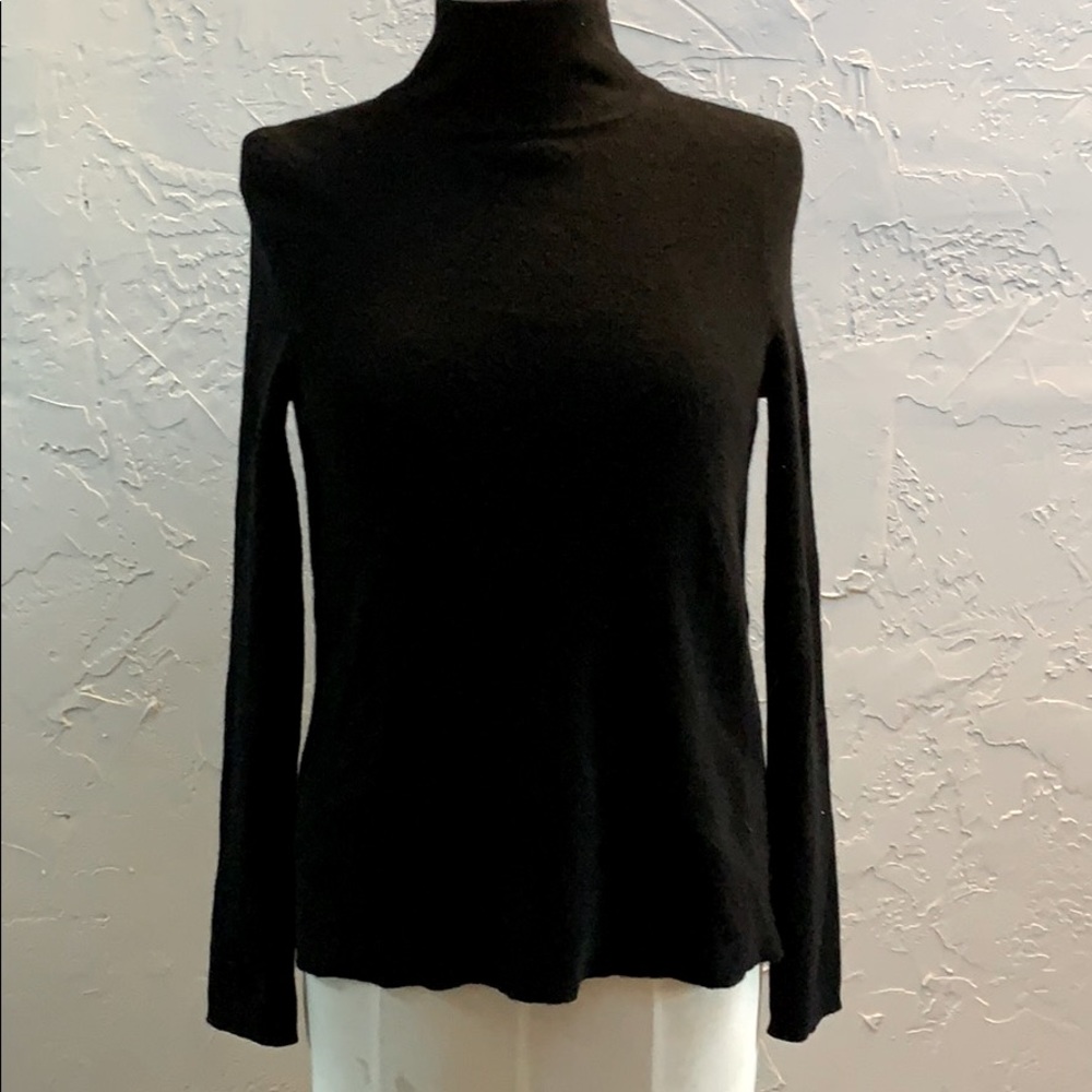 360 Cashmere mock turtleneck open back XS